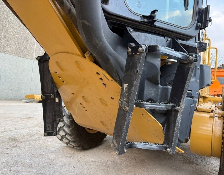 CATERPILLAR  140 AWD ***IMPECCABLE***